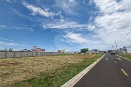 Terreno à Venda no Condomínio Monte das Araucárias