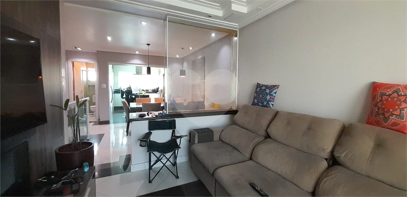Sobrado à venda com 3 quartos, sendo 2 suítes,  em Vila Pires, Santo André, SP