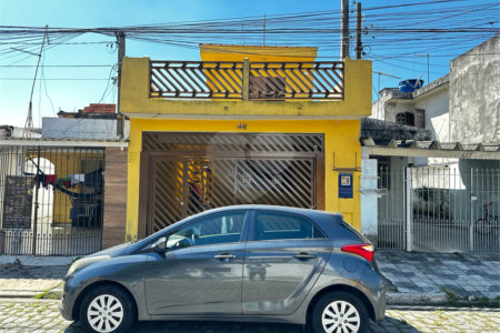 Sobrado à venda com 4 quartos, sendo 1 suíte, em Vila Amorim, Suzano, SP