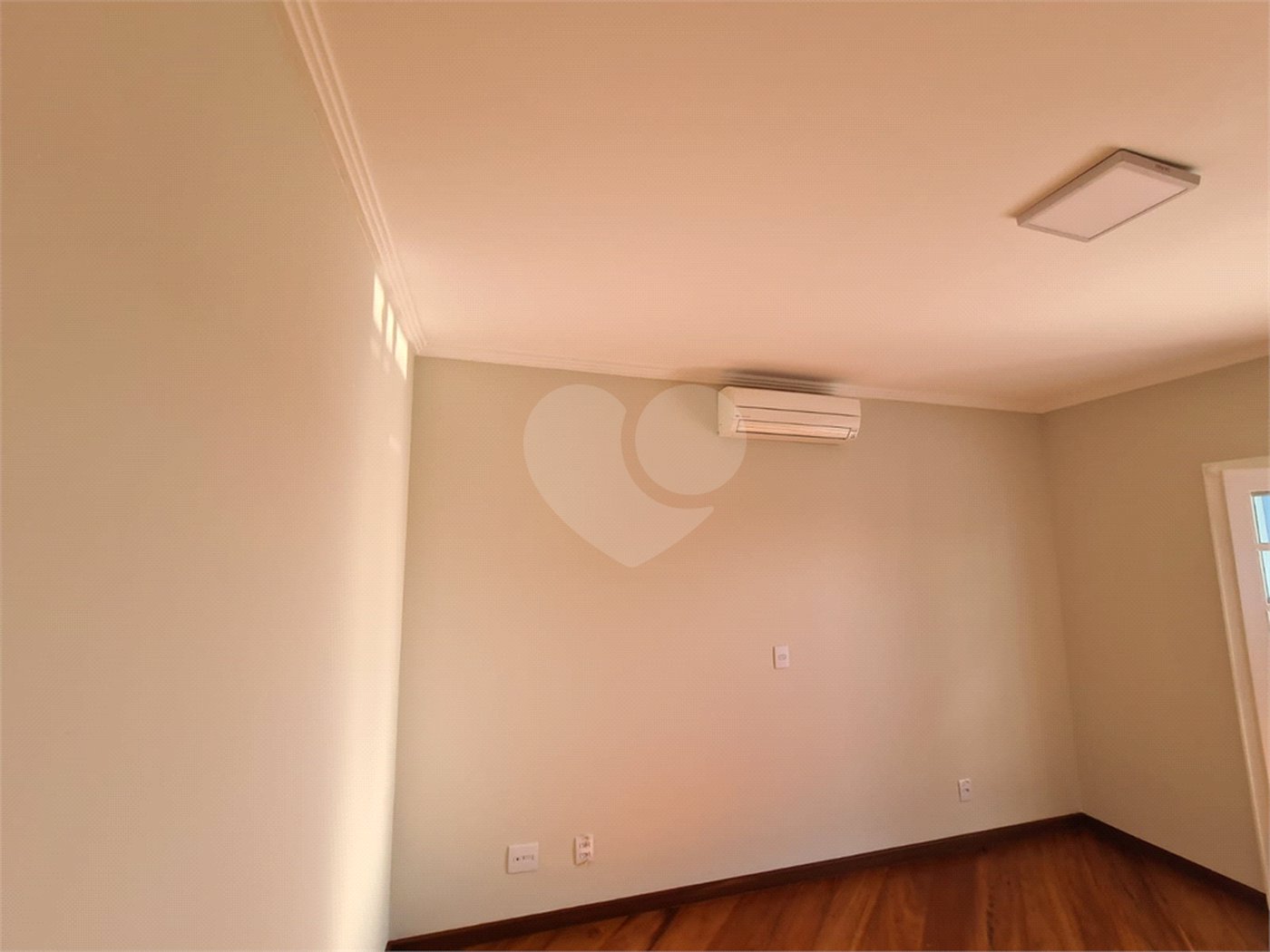 Casa à venda com 3 suítes no condomínio Estância Marambaia, Vinhedo - SP