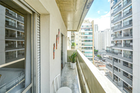 Apartamento à venda com 3 quartos, sendo 1 suíte,  em Moema, São Paulo, SP