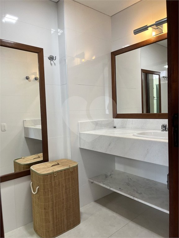 Apartamento à venda ou para alugar com 3 quartos, sendo 1 suíte, em Enseada, Guarujá, SP