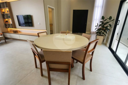 Casa à venda com 3 suítes no condomínio Via Castelli, Louveira - SP