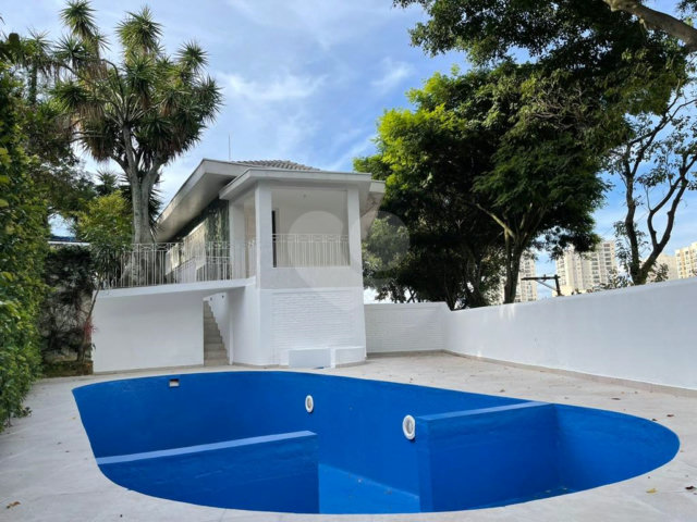 Casa à venda com 3 quartos, sendo 2 suítes,  em Jardim Leonor Mendes de Barros, São Paulo, SP