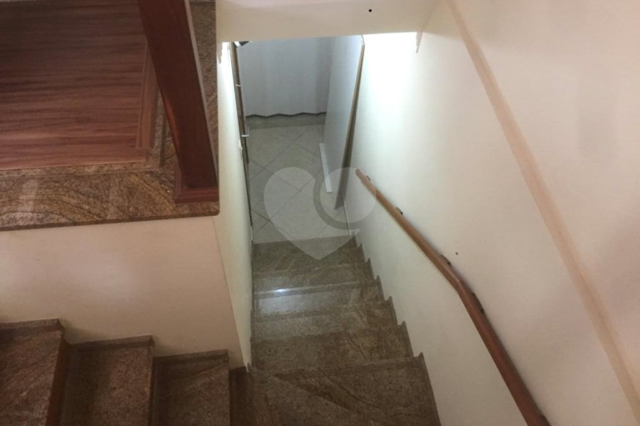 Casa à venda com 3 quartos, sendo 1 suíte, no condomínio Morada do Horto, São Paulo - SP