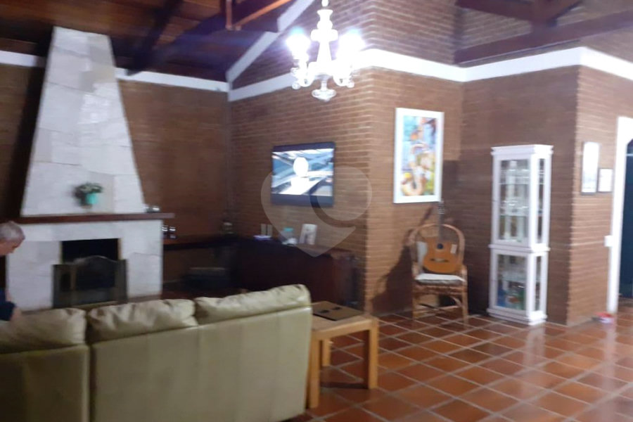 Casa à venda com 8 quartos, sendo 2 suítes, em Serra da Cantareira, Mairiporã, SP