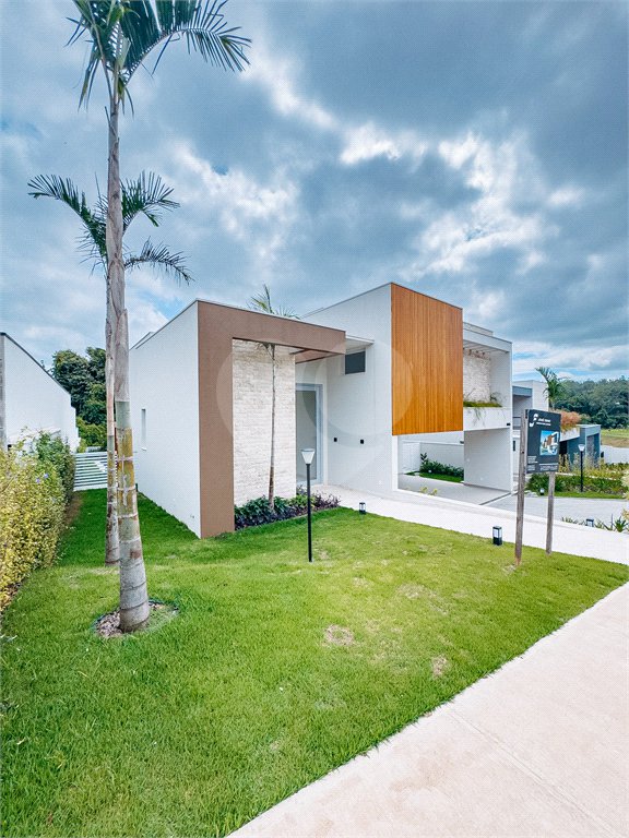 Casa à venda com 4 suítes no condomínio Villa dos Pinheiros, Indaiatuba - SP