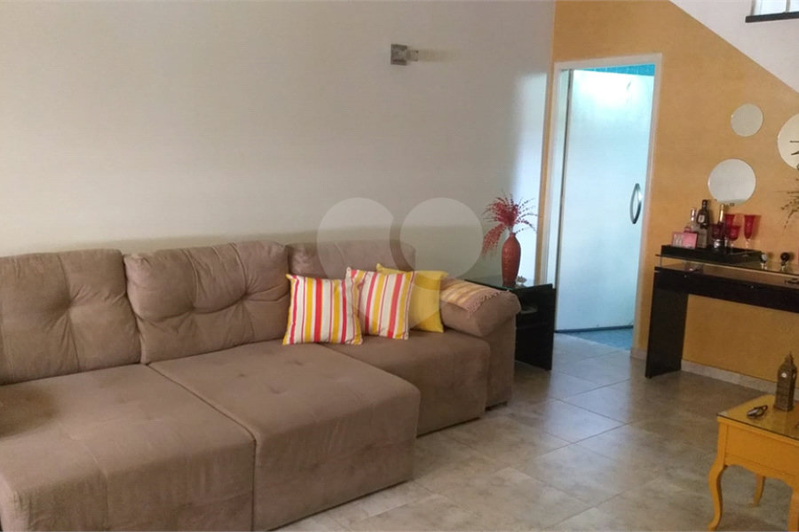 Sobrado à venda com 3 quartos, sendo 1 suíte,  em Parada Inglesa, São Paulo, SP