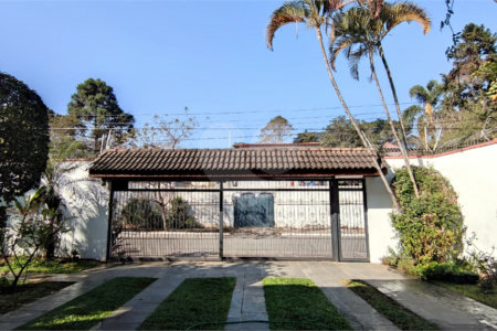 Sobrado à venda com 4 quartos, sendo 2 suítes, em Interlagos, São Paulo, SP