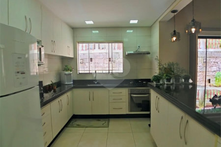 Casa à venda com 3 quartos, sendo 1 suíte, no condomínio Estância Marambaia, Vinhedo - SP