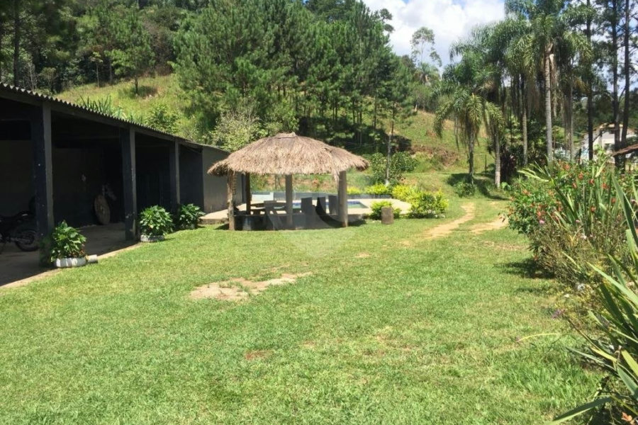 Casa à venda com 6 quartos, sendo 2 suítes,  em Roseira, Mairiporã, SP