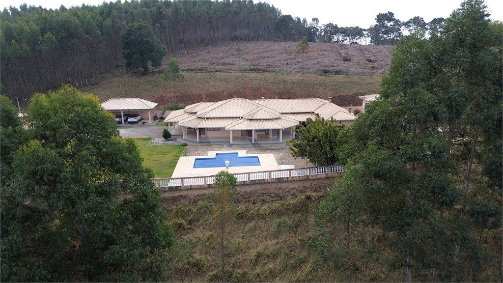 Casa à venda com 4 suítes no Centro, Extrema, MG