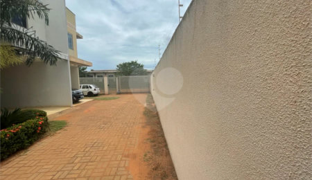 Sobrado à venda com 3 quartos, sendo 1 suíte, em Jardim Brasília, Três Lagoas, MS