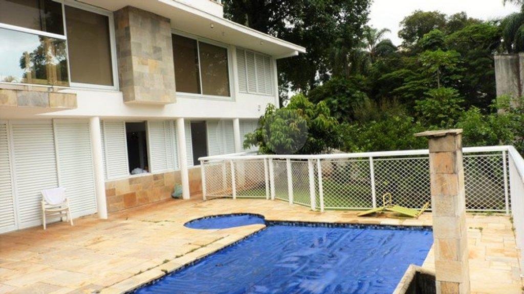 Sobrado à venda com 4 quartos, sendo 3 suítes, em Tremembé, São Paulo, SP
