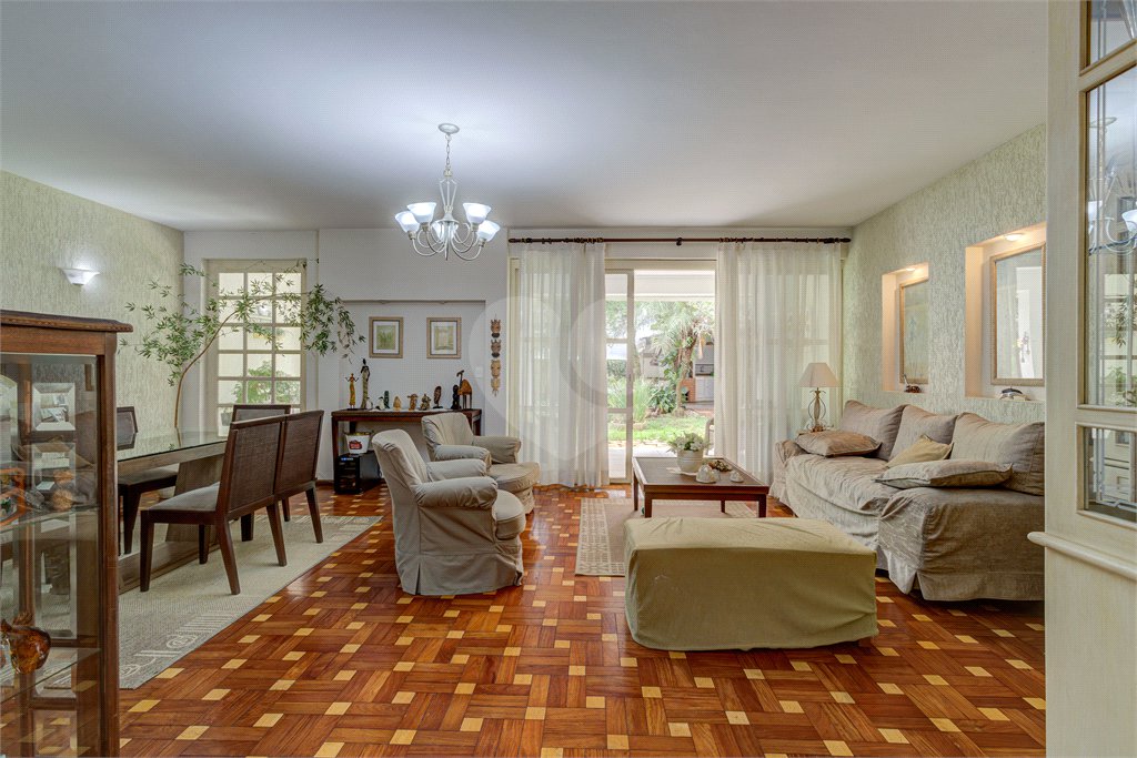 Casa à venda ou para alugar com 4 quartos, sendo 2 suítes, em Ibirapuera, São Paulo, SP
