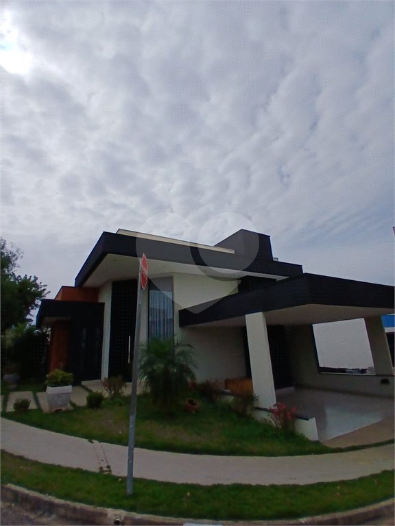 Casa à venda com 3 quartos, sendo 1 suíte, no condomínio Jardim, Sorocaba - SP