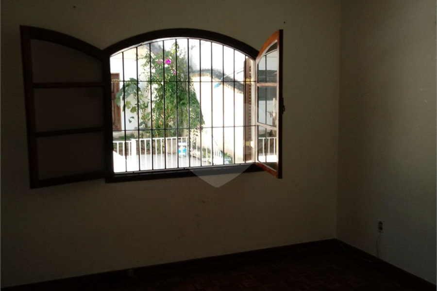 Sobrado à venda com 3 quartos, sendo 1 suíte, em Tremembé, São Paulo, SP