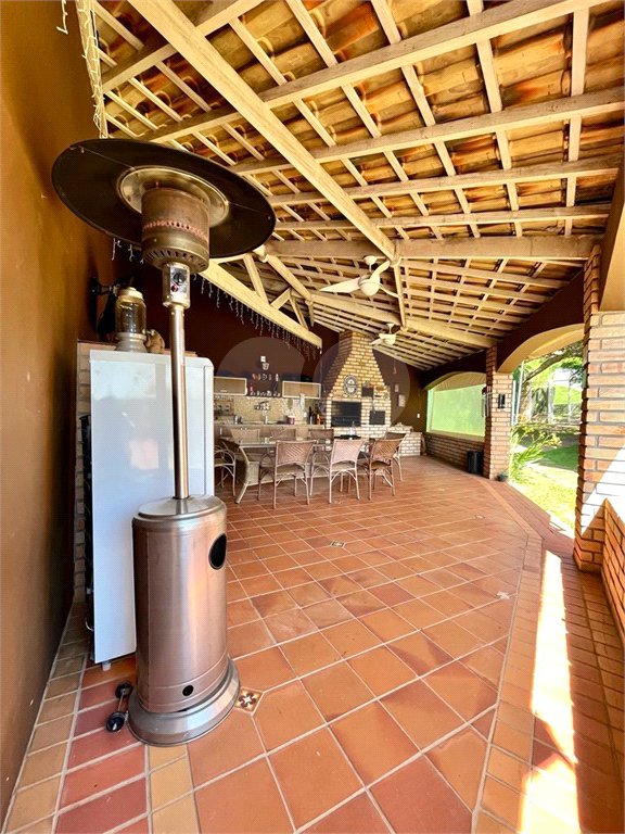 Casa à venda com 5 quartos, sendo 3 suítes, no condomínio Santa Teresa 1, Vinhedo - SP