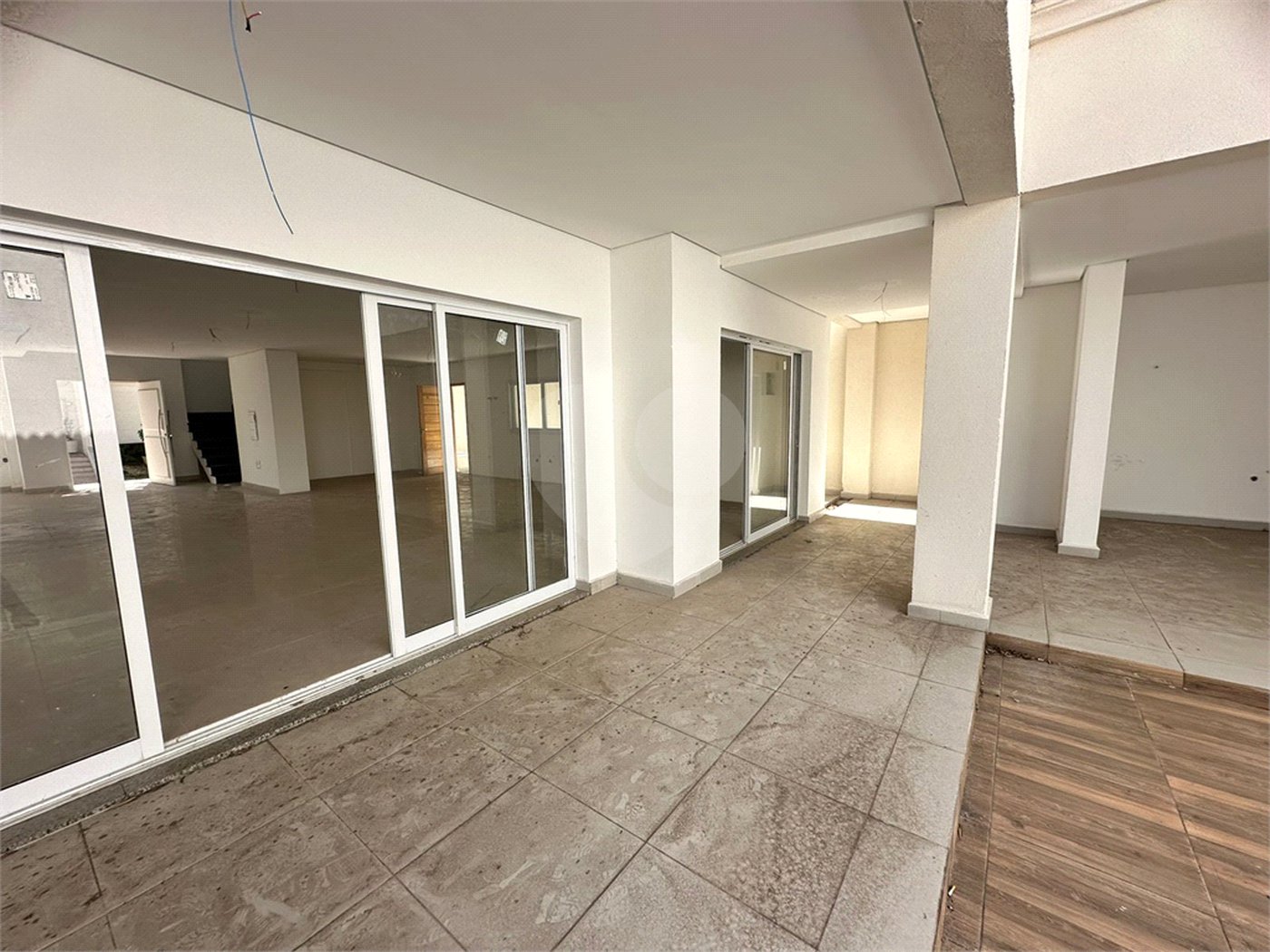 Casa à venda com 4 suítes no condomínio Villaggio Houda, São Paulo - SP
