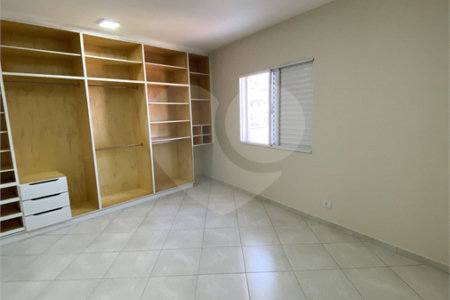 Casa à venda com 3 quartos, sendo 1 suíte, no condomínio Ana Carolina, São Paulo - SP