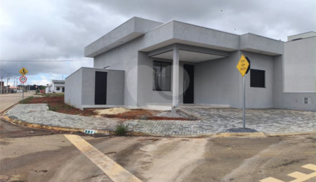 Casa à venda com 3 quartos, sendo 1 suíte, no condomínio Tivolli, Itapetininga - SP