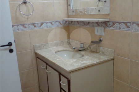 Sobrado à venda ou para alugar com 3 quartos, sendo 1 suíte, no Centro, Salto, SP