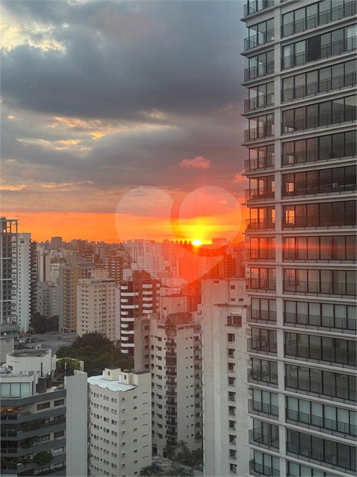 Apartamento à venda com 3 quartos, sendo 2 suítes, em Moema, São Paulo, SP