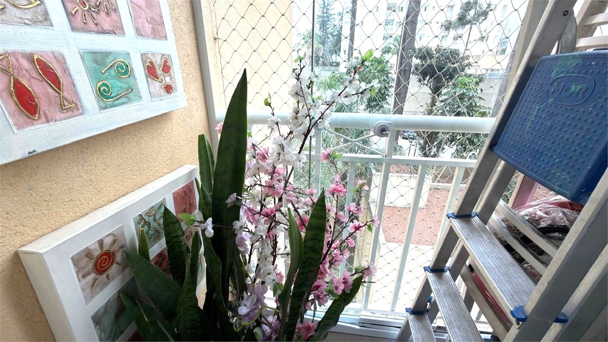 Apartamento à venda com 3 quartos, sendo 1 suíte,  em Vila Paulo Silas, São Paulo, SP