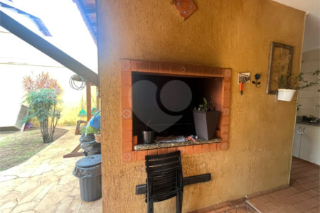Casa à venda com 3 quartos, sendo 1 suíte, em Parque Santa Marta, São Carlos, SP