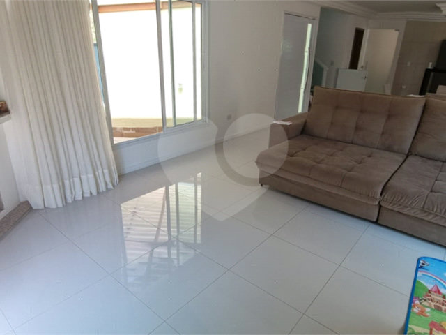 Casa à venda com 4 quartos, sendo 2 suítes,  no condomínio Sausalito, Mairiporã - SP