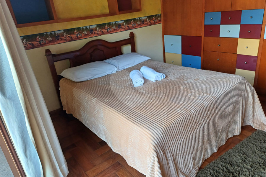 Casa à venda com 4 quartos, sendo 2 suítes, no condomínio Champs Elysees Village, Mairiporã - SP