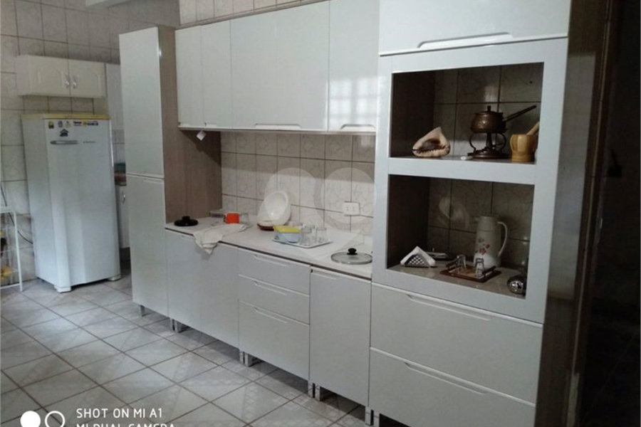 Sobrado à venda com 4 quartos, sendo 3 suítes, em Serra da Cantareira, Mairiporã, SP