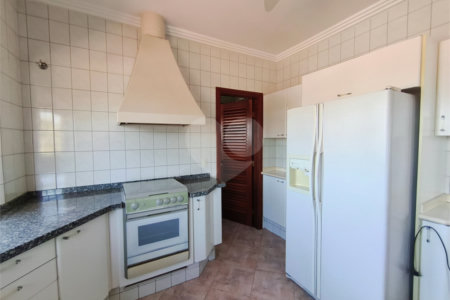Casa à venda ou para alugar com 3 suítes no condomínio Estância Marambaia, Vinhedo - SP