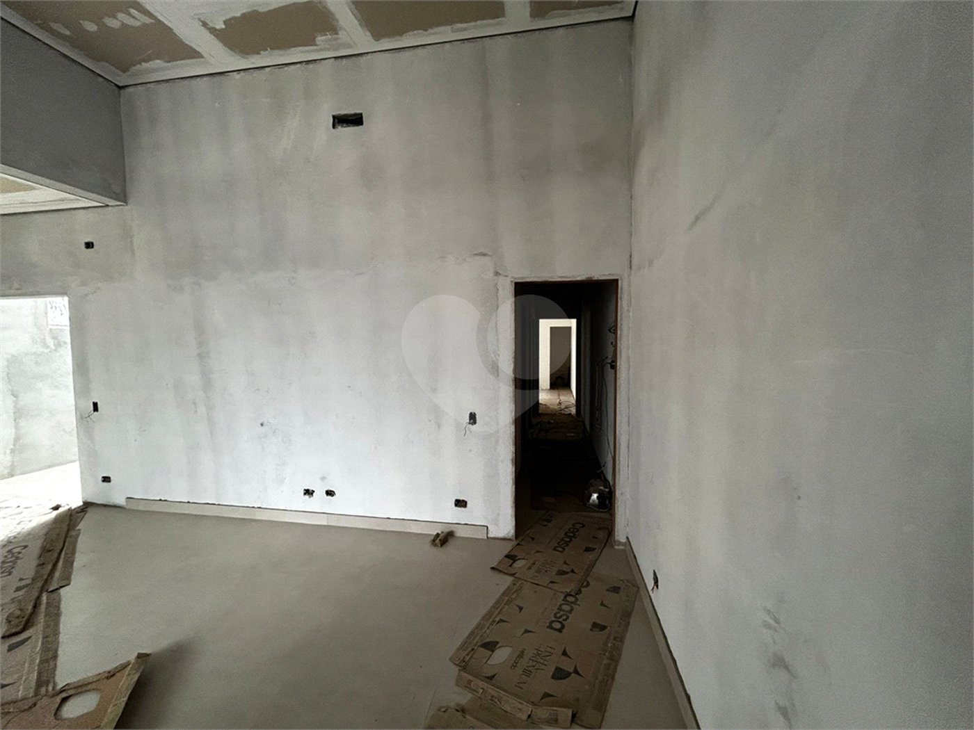 Casa à venda com 3 quartos, sendo 1 suíte,  no condomínio Lago dos Ipês, Itapetininga - SP