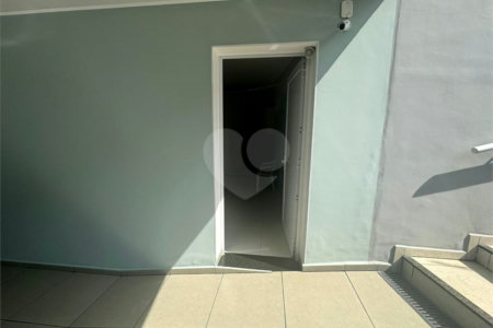 Sobrado à venda com 5 quartos, sendo 3 suítes, em Vila Nivi, São Paulo, SP
