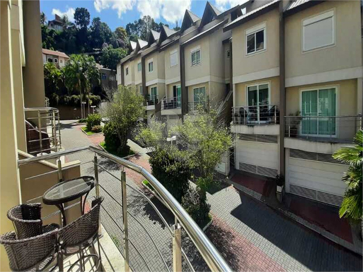 Casa à venda com 4 quartos, sendo 2 suítes, no condomínio Florada da Serra, São Paulo - SP