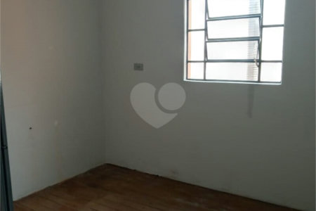 Casa térrea e espaçosa no centro da cidade por apenas R$370.000,00!!! Vamos agendar uma visita?