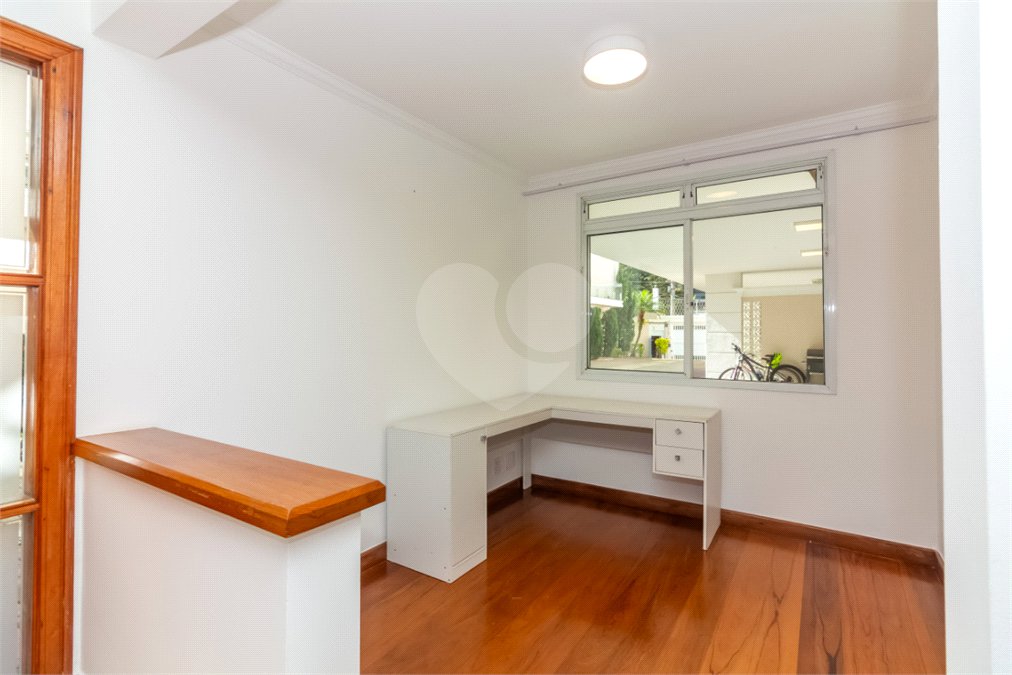 Casa à venda com 4 quartos, sendo 2 suítes, no condomínio Stephanie, São Paulo - SP