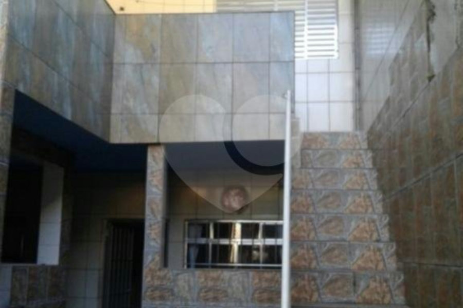 Sobrado à venda com 4 quartos, sendo 2 suítes,  em Tremembé, São Paulo, SP