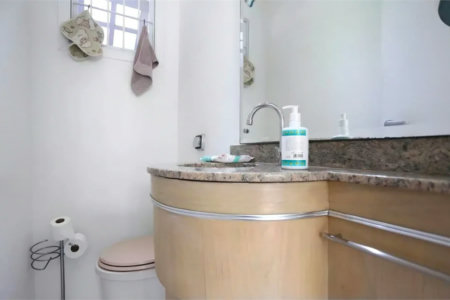 Casa à venda com 3 quartos, sendo 1 suíte, no condomínio Residencial Villagio, São Paulo - SP