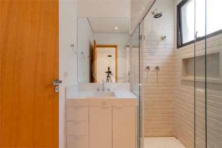 Casa à venda com 4 quartos, sendo 1 suíte, em Jardim Guedala, São Paulo, SP