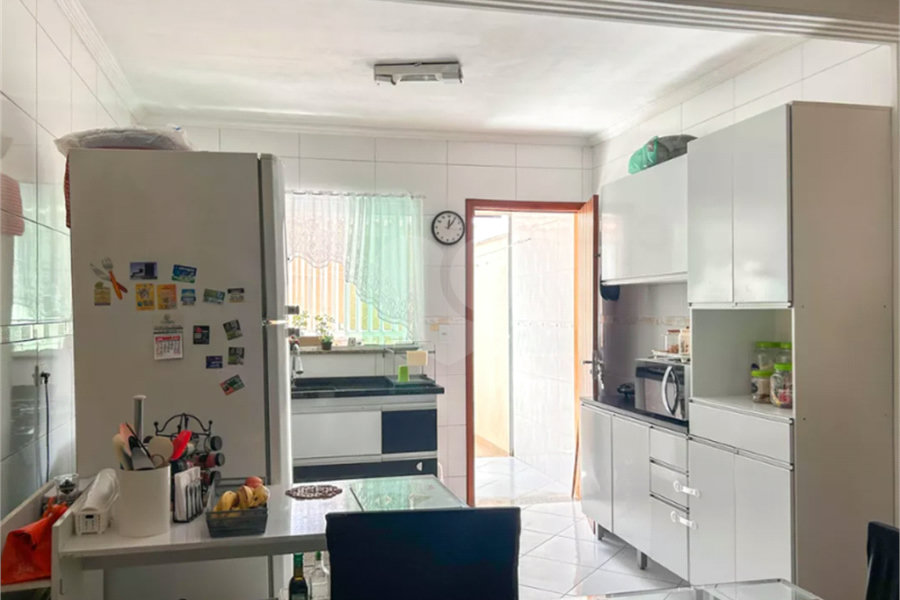 Sobrado à venda com 3 quartos, sendo 1 suíte, em Vila Mangalot, São Paulo, SP