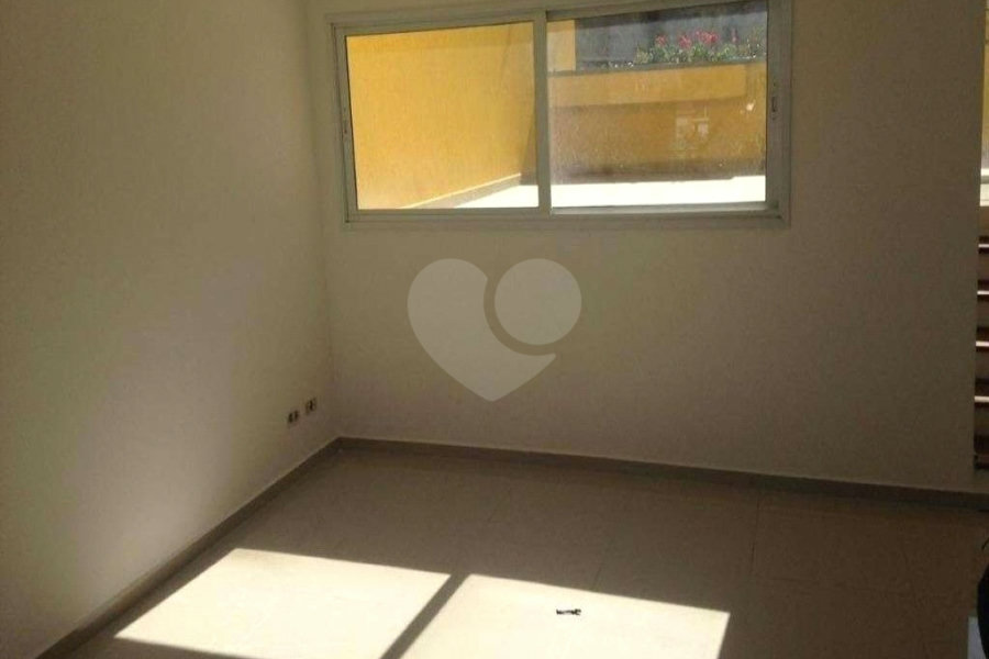 Casa à venda com 3 quartos, sendo 2 suítes, no condomínio Residencial Vegas, São Paulo - SP