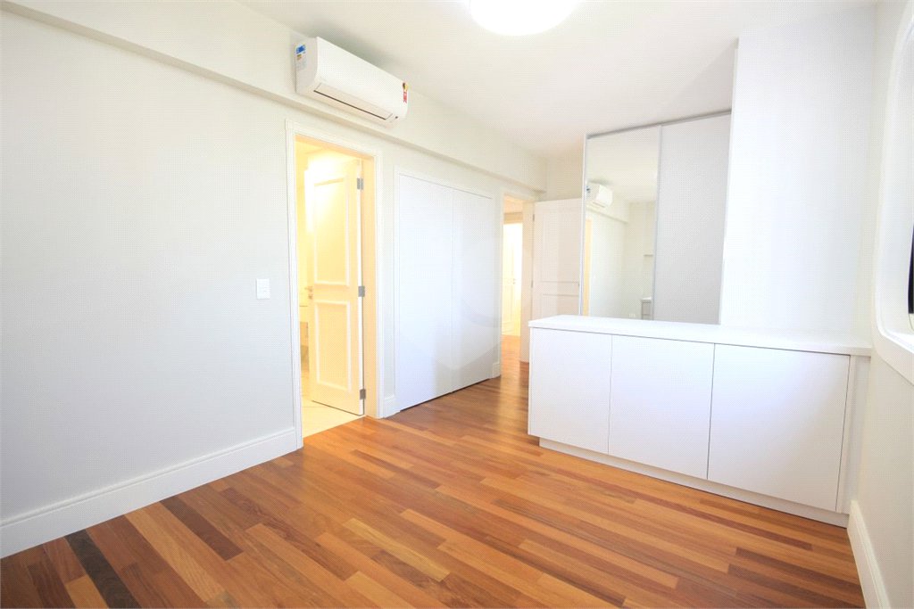 Apartamento para alugar com 3 quartos, sendo 1 suíte, em Granja Julieta, São Paulo, SP