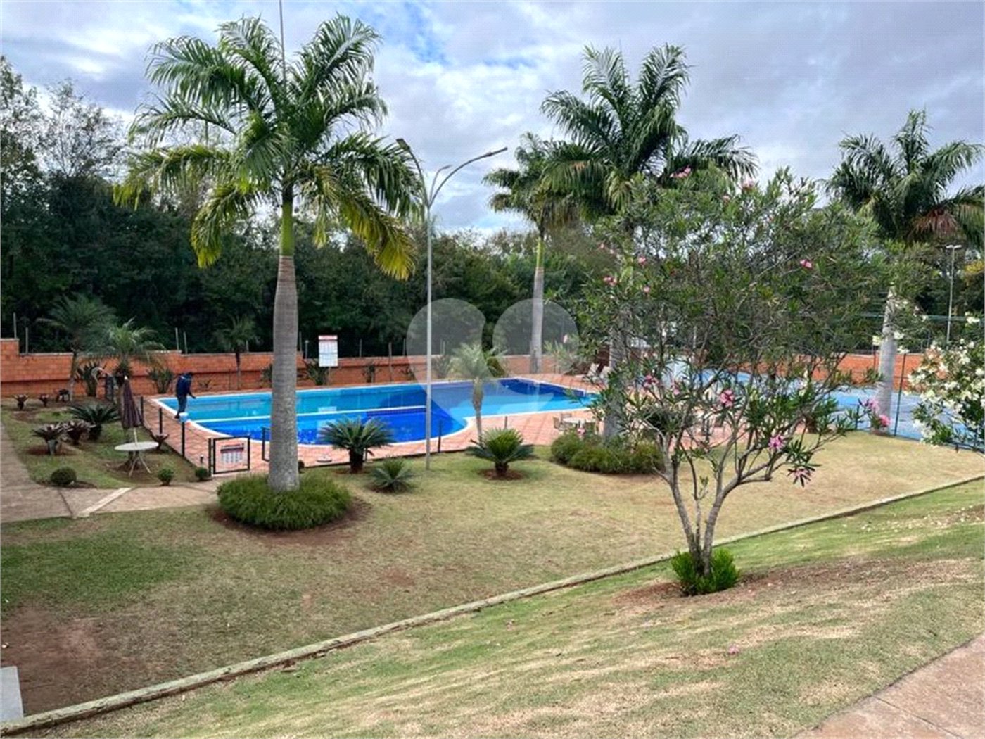 Casa à venda com 3 quartos, sendo 1 suíte, no condomínio Village Moutonnée, Salto - SP