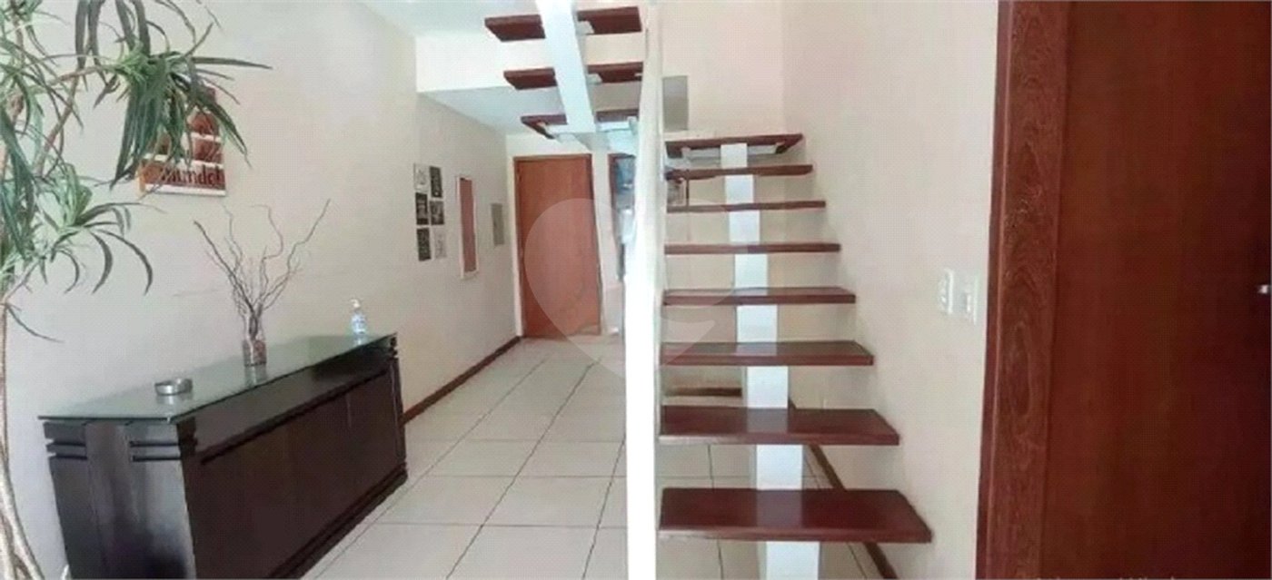 Cobertura à venda com 4 quartos, sendo 2 suítes,  em Algodoal, Cabo Frio, RJ