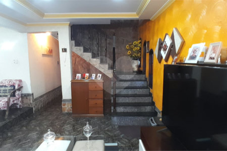 Casa à venda com 4 quartos, sendo 1 suíte, em Bangu, Rio de Janeiro, RJ
