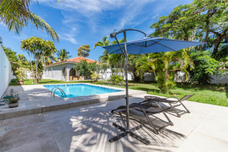 Casa à venda com 3 quartos, sendo 1 suíte,  em Manguinhos, Armação dos Búzios, RJ