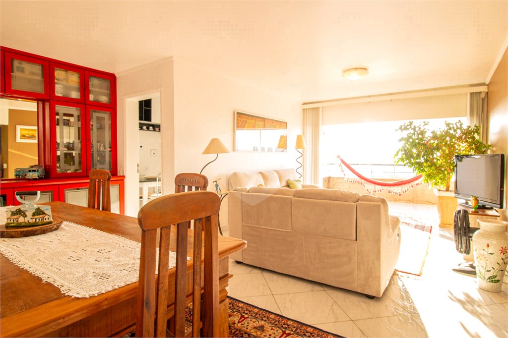 Apartamento à venda com 3 quartos, sendo 1 suíte, em Alto da Boa Vista, São Paulo, SP