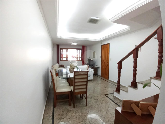 Sobrado à venda com 3 suítes em Vila Romero, São Paulo, SP
